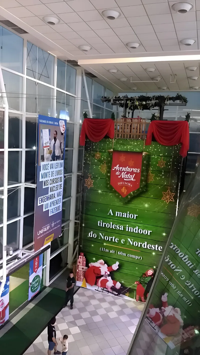 Tirolesa indoor de Natal montada em shopping — Tribo da Trilha PE