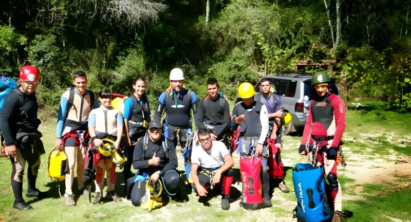 Grupo da Tribo da Trilha reunido depois de um canionismo