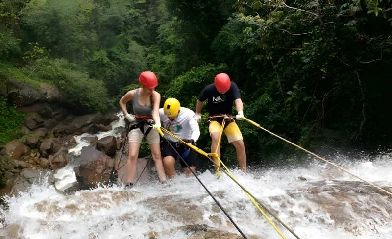 Cachoeirismo: descida de cachoeira com corda em Pernambuco com a Tribo da Trilha (foto 1)
