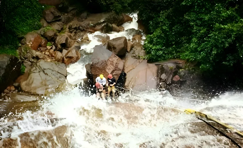 Cachoeirismo: descida de cachoeira com corda em Pernambuco com a Tribo da Trilha (foto 4)